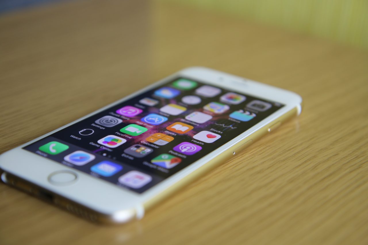 iphone-smartphone-technology-phone-telephone-gadget-666449-pxhere.com